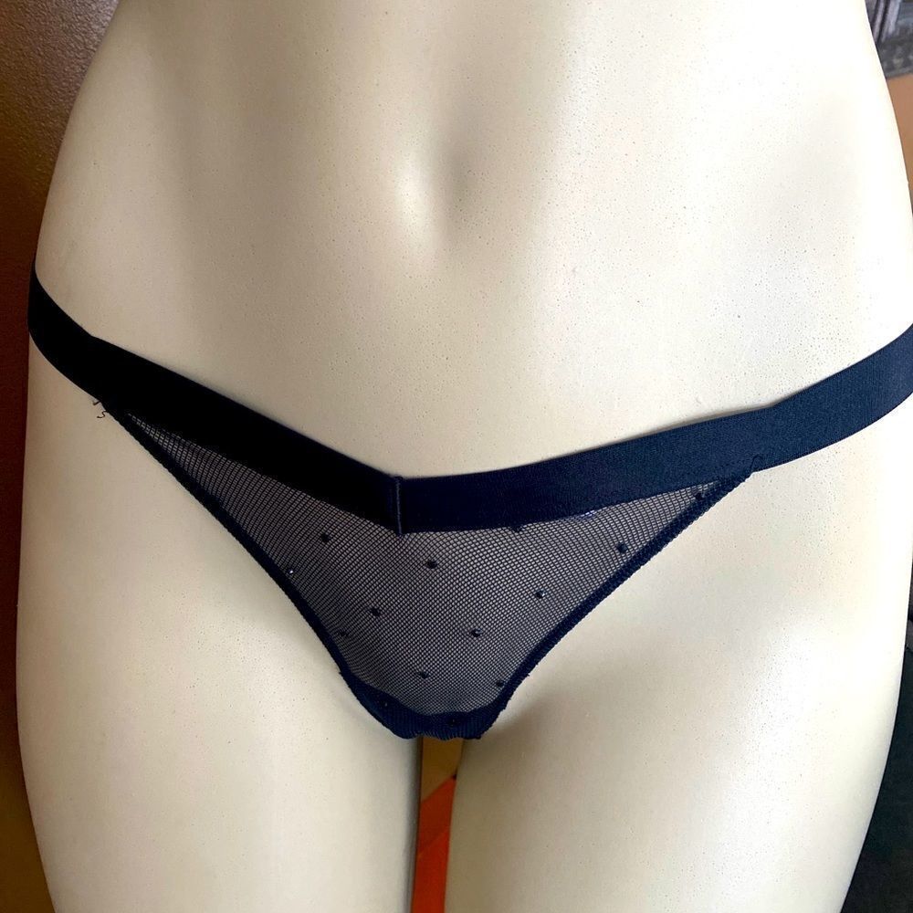 Victoria’s Secret Low Rise V String Thong w/ Gems S